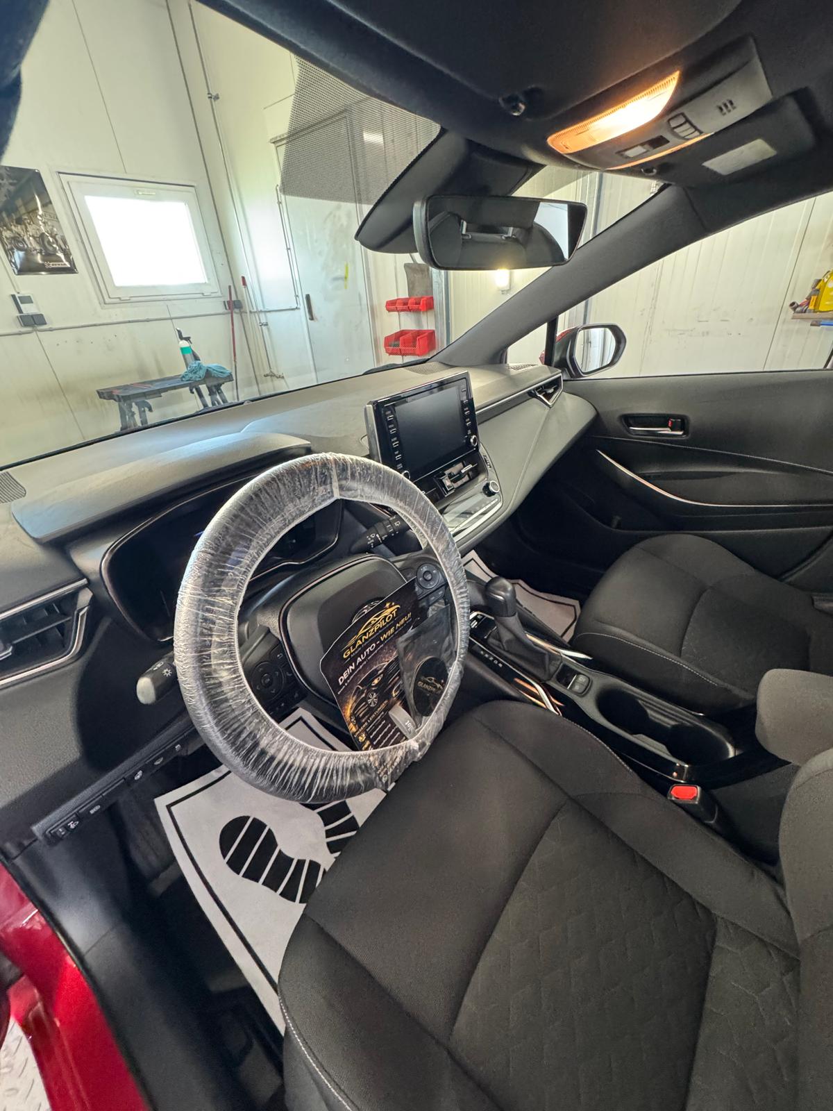 Toyota Corolla Cockpit nach Aufbereitung