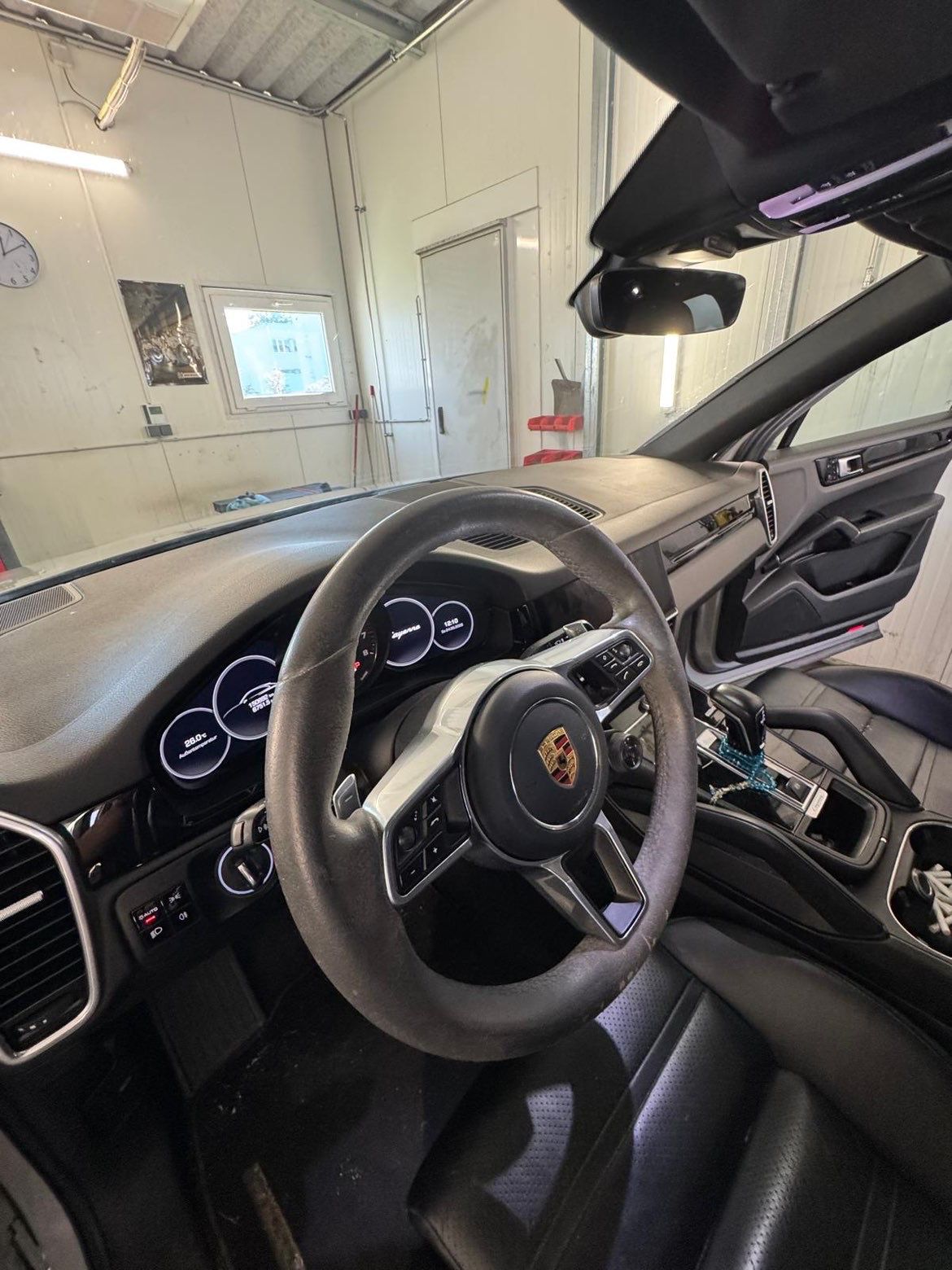 Porsche Cayenne Cockpit nach Aufbereitung