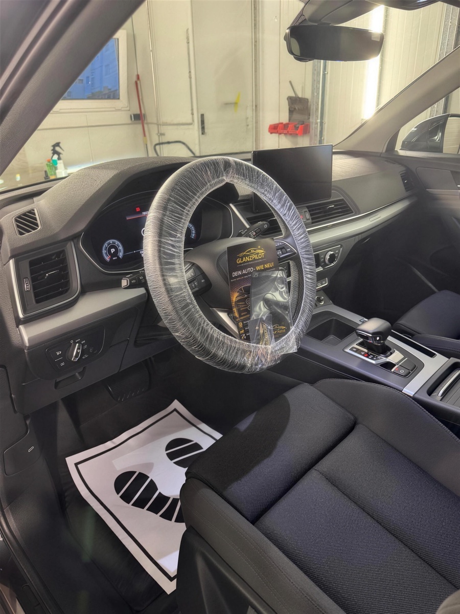 Audi S5 Innenraum nach Aufbereitung — Lenkrad und Cockpit makellos sauber